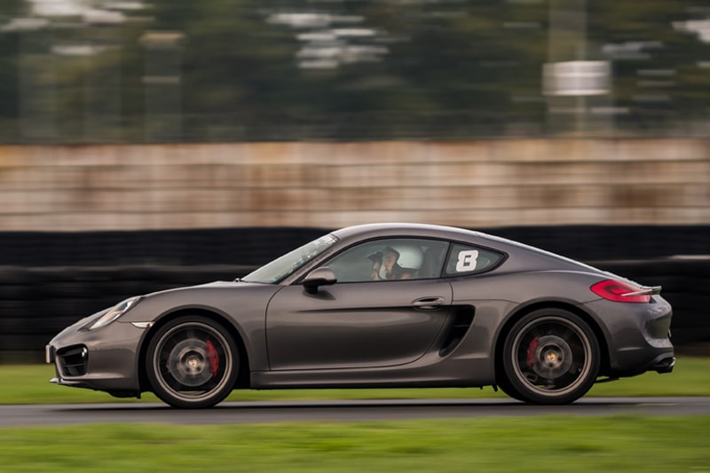 Porsche Cayman S sur le Circuit du Mans Grise