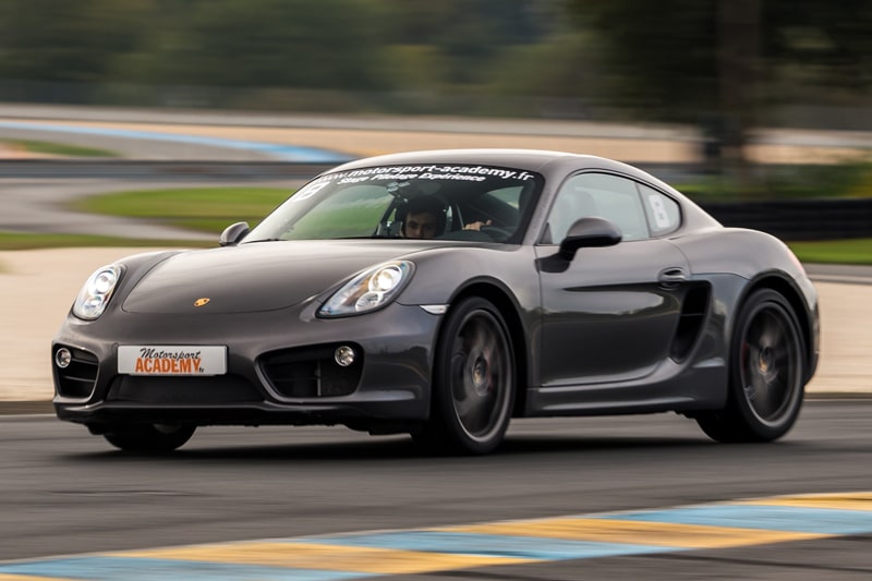 Zoom Porsche Cayman S sur le Circuit du Mans