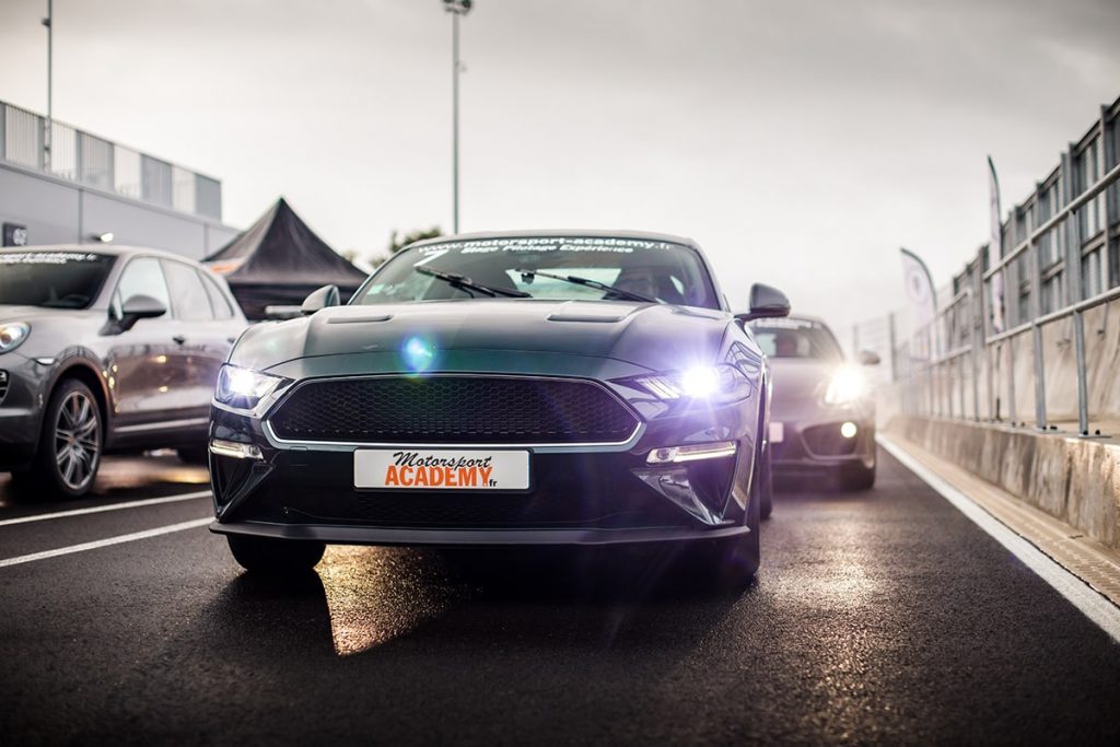 Ford Mustang Bullit Vert Bouteille Phares Allumés