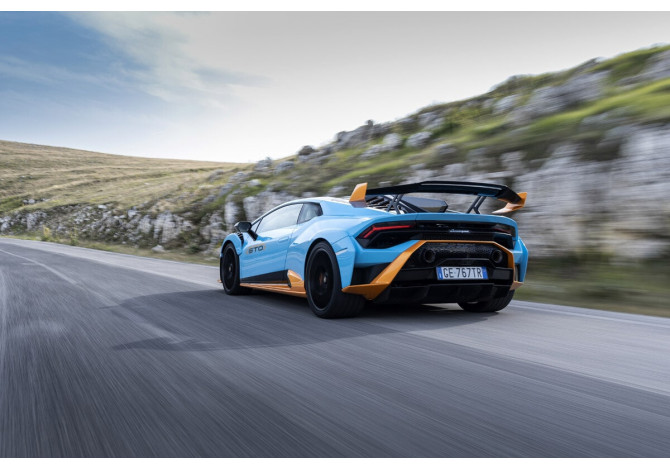 Lamborghini Huracán STO sur route vitesse